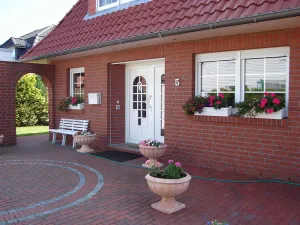 Image of "Bremerhaven-Langen" in Geestland-Langen - moderne FeWo mit Garten, WLAN & kostenlose Fahrräder - ruhig & stadtnah