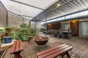 Image of Barossa- Lyndoch-Sleeps 10-Spacious\/Spa\/Wifi\/Foxtel - Groups\/ Family and Pets