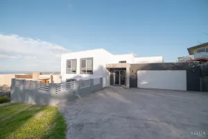 Image of Spectacular Holiday Living