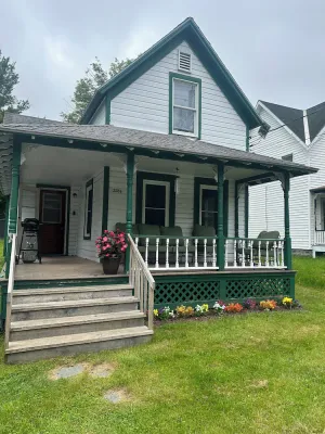 Image of Cozy Main Street “The Guide’s Cottage”