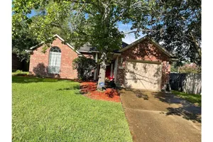 Image of Cheerful 3-bedroom 2bathroom with garage