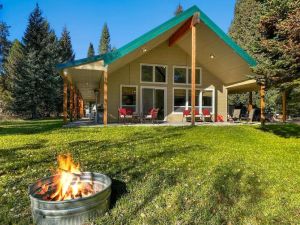 Image of Fun Modern Cabin Near Clear Creek Station