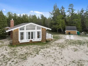 Image of Bay Breeze Cottage on Lake Michigan