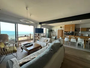 Image of Appartement T2 avec balcon, face mer, tout confort - FR-1-732-57