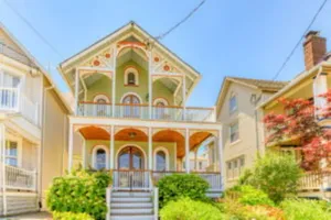 Image of 58 Broadway = Beautiful Victoria Beachhouse