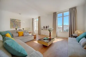 Image of IMMOGROOM - Magnificent 180m duplex apartment - Parking - Air conditioning