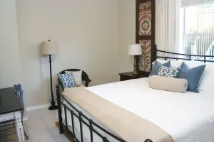 Image of Walk .4 Miles to Texas A&M Campus and Aggie Park, Private Entry \/Covered Parking