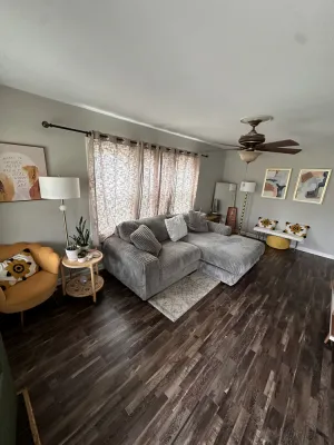Image of Beautiful 2 Bedroom 3 Bathroom Walking Distance To Indianapolis Motor Speedway