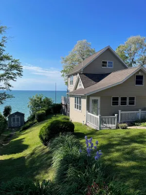 Image of Treat yourself - Enjoy spring and summer on the lake.
