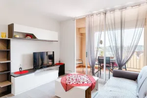 Image of Appartement T3 climatisé, rénové, 3 étoiles, avec parking privé et proche du port de Gruissan - FR-1-409-164