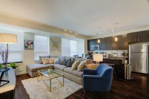 Image of \"Serenity of Evanston\" 2 BDR\/2Bath Modern-Luxe Suite