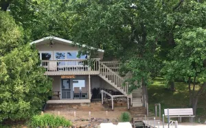 Image of Whispering Oaks on West Lake Sylvia