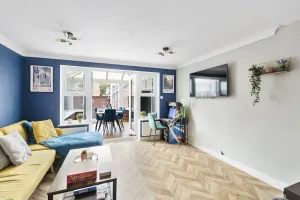 Image of Wow Modern house 5 Bed, 4 Bath. 2 Parking Spaces!