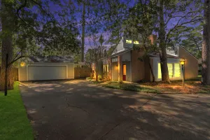 Image of 6-Bedroom Retreat, Pool & Spa: 20 Min Downtown GB