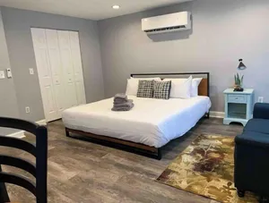 Image of ✪King Bed Studio✪ in Suburbs -Perfect Long Term Stay