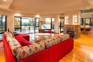 Image of Bringa - Spacious Bushland Retreat with Scenic Views