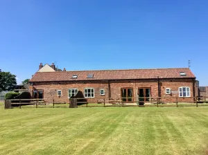 Image of 3 cottages on farm. Big garden with kids outdoor toys. Nr Howden\/York 35 mins