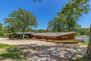 Image of Lakefront Home with one Free 8 Hour Boat Rental for Memorial Day Weekend!