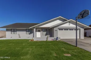 Image of Beautiful 4 bedroom, 2 bathroom house. Outdoor pool.