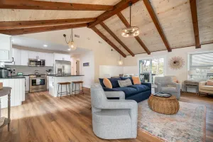 Image of Lake Escape's Barefoot Bungalow