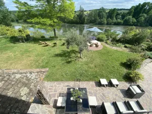 Image of Grande maison escapade au bord de la riviere