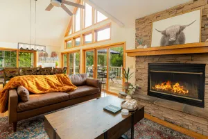 Image of Amazing 6 BR Home! Whiskey Room! Pool Table! Karaoke! Outdoor Hot Tub!