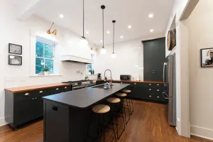 Image of DERBY LUXE 3-story Historic 6 min from Churchill