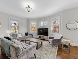 Image of Deluxe 6 Bedroom 3 Min to Downtown w 2-car Driveway