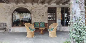 Image of Sous les arcades de Fourcès-Jolie maison médiévale