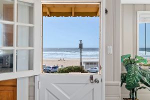 Image of Oceanfront Dream Home w\/ Jacuzzi