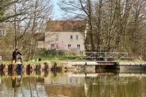 Image of Gite in quiet hamlet by the canal, between Guédélon and Loire Valley