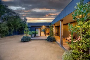 Image of Sorrento Beach House - Perfect spot and NEW pool