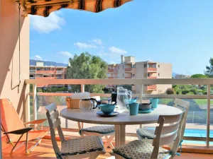 Image of Studio avec Piscine, Tennis et Accès Direct Plage - 3 Couchages, Terrasse, Parking - Bormes-les-Mimosas - FR-1-251-702