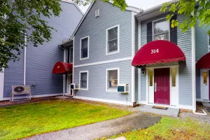 Image of Convenient Dog-Friendly Townhouse w\/Bay Views, Fast WiFi, A\/C, Gas Grill, & More