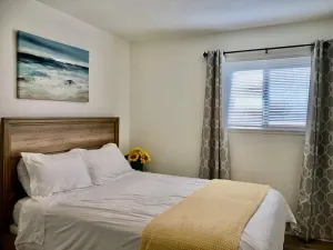 Image of Natural Light 1 Bedroom In-Law Unit w\/Washer\/Dryer