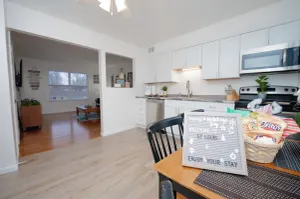 Image of Sunny SparkingClean King bed Apt- CreveCoeurPark