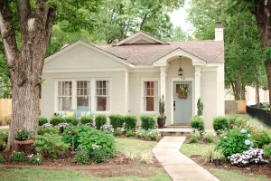 Image of Adorable historic cottage close to downtown and colleges