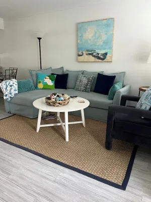 Image of Townhouse 2 bd \/ 2 1\/2 bath Within walking distance to everything