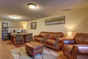 Image of 5th St Hospitality  King bd, close to hospital, downtown and driveway parking.