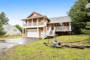 Image of Great home with Ping-Pong table - walk to the beach & Sunset Lake