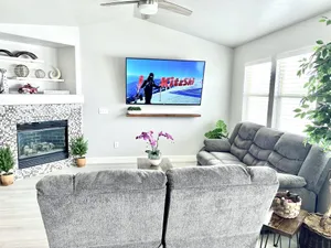 Image of Luxury, Cozy & Modern Home, 3 BR, 4 King beds, Central location