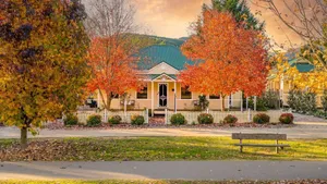 Image of Autumn Beauty - Mountain View Cottage 3
