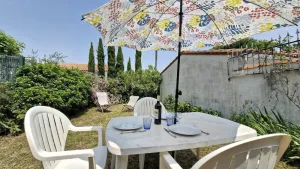 Image of Royan - APPARTEMENT - rez-de-jardin - MARCHE à DEUX PAS PLAGE à 600m