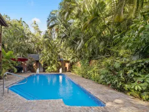Image of Miami Oasis with Pool Near Shops and Beaches