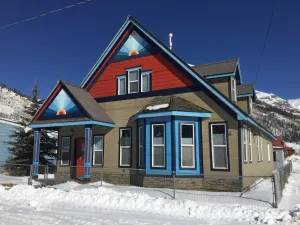 Image of Cozy Mountain View home just blocks from center of town.