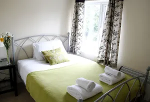 Image of Walkers Court, Cirencester, 3 Bedroom Apartment, Sleeps 6