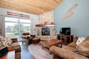 Image of Beautiful home w\/gorgeous views & fireplace, close to Big Sky Town Center - Firelight Cottage