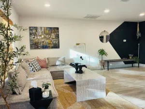 Image of Chic and Cozy Dallas Retreat