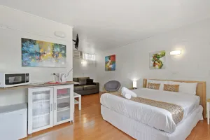 Image of Classic Country Motel Room near Murray