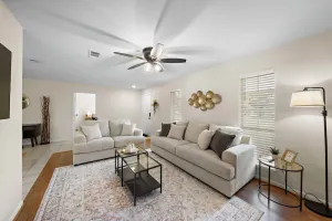 Image of Charming Coastal Retreat in Seabrook TX
